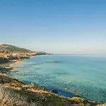 1 Bedroom Awesome In Διαμέρισμα *